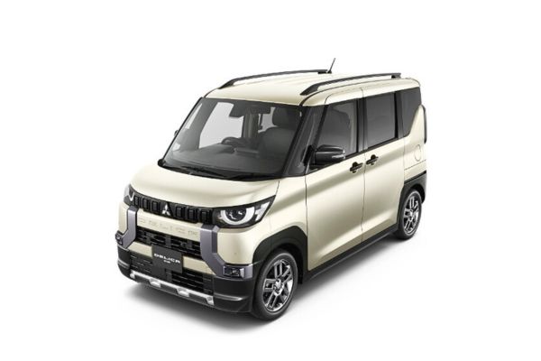 デリカミニの車種カラー「ナチュラルアイボリーメタリック」