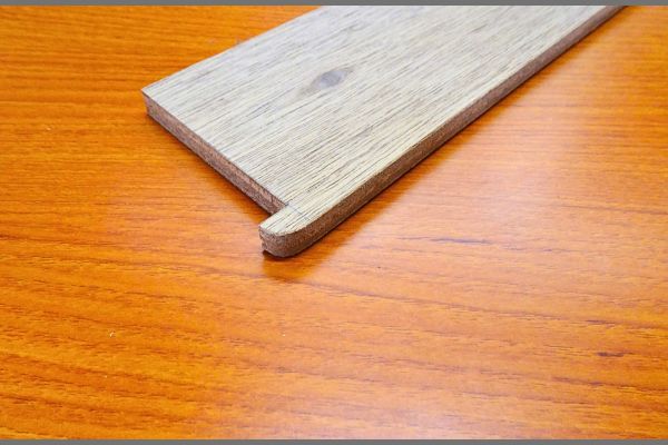 小さな棚を作るための木材のパーツ