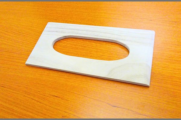小さな棚を作るための木材のパーツ