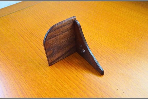 100円ショップの木材で作る、小さな棚の組みたて手順