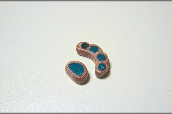 100円ショップの木材で作る、小さな棚の組みたて手順